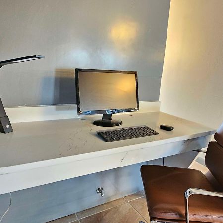 Surestay Studio By Best Western Victoria Esterno foto
