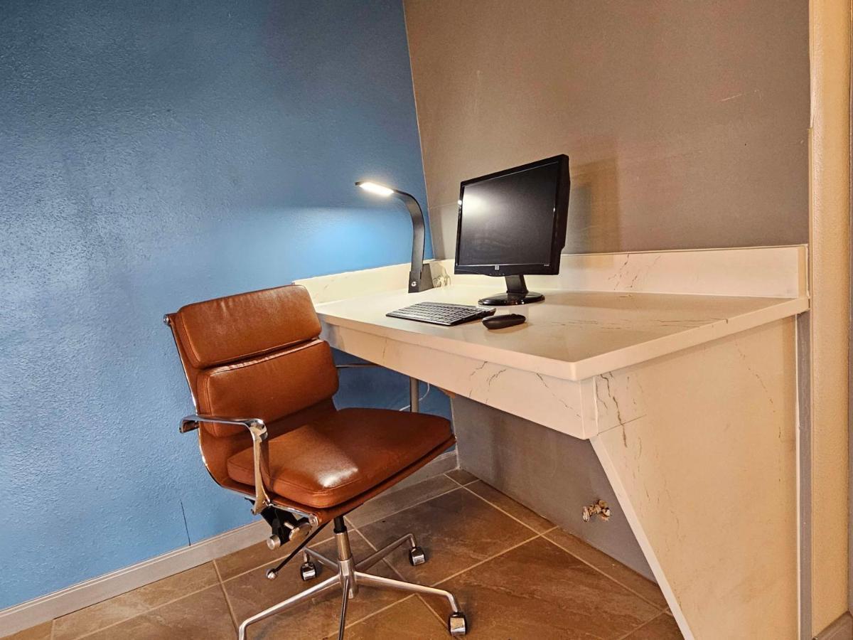Surestay Studio By Best Western Victoria Esterno foto